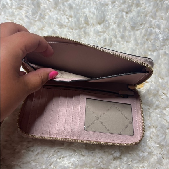 Micahel Kors pink wristlet wallet - Picture 7 of 9